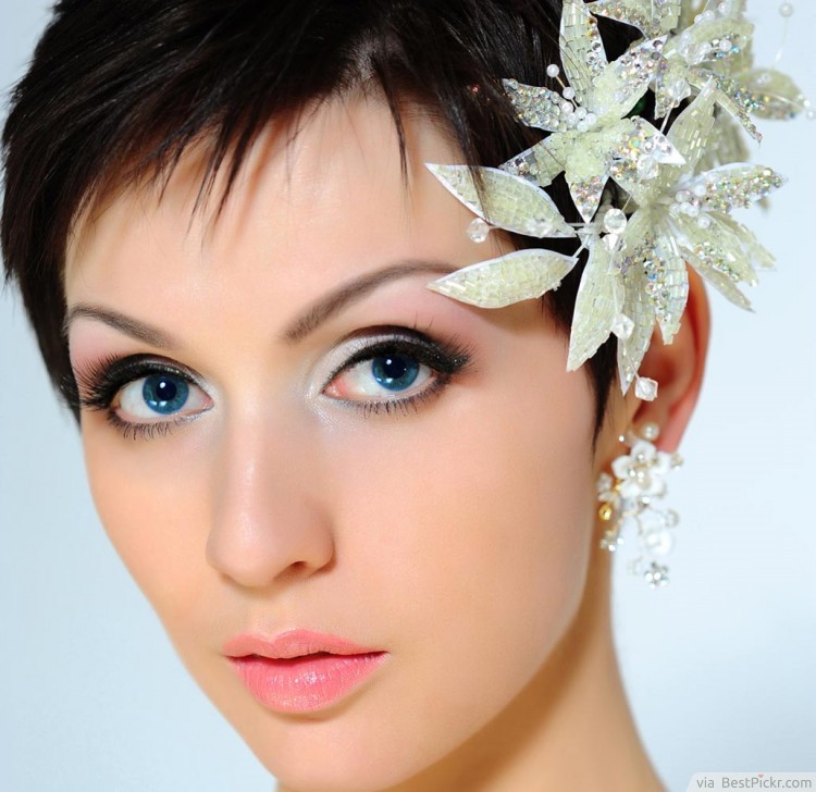 Pixie Cut With Pretty Hair Accessory ❥❥❥ http://bestpickr.com/prom-hairstyles-for-short-hair