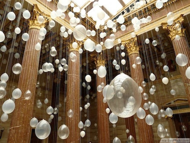 Hanging Balloons Great Gatsby Style ❥❥❥ http://bestpickr.com/great-gatsby-themed-party-ideas