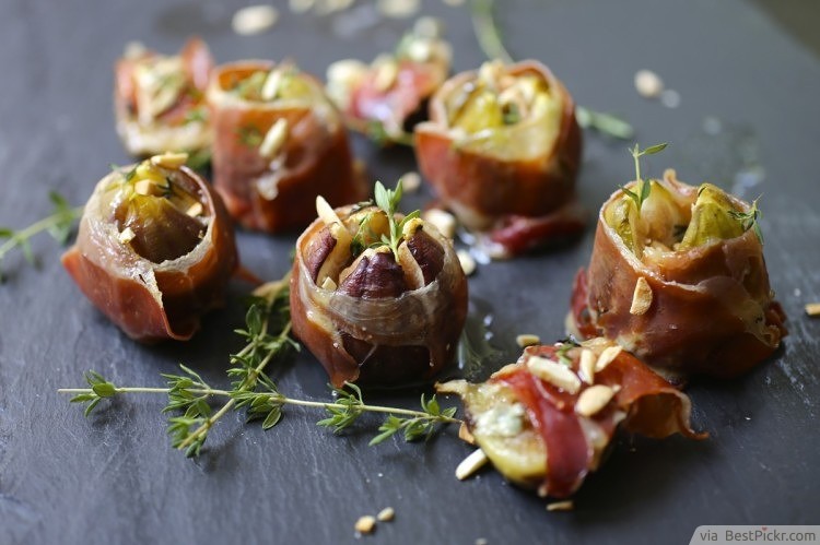 Roasted Figs With Bleu Cheese And Serrano Ham For Your Wedding Reception Table ❥❥❥ http://bestpickr.com/wedding-reception-food-ideas