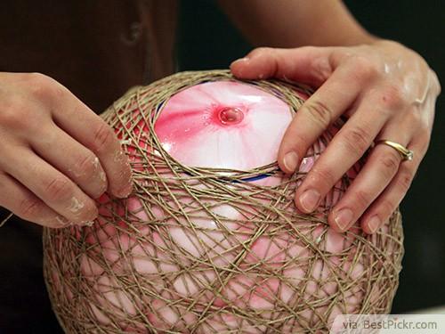 making-baloon-globes